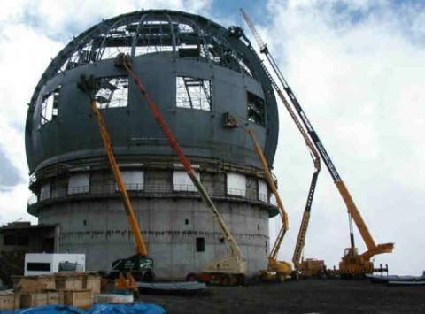 Installation and testing of the steel dome of GRANTECAN