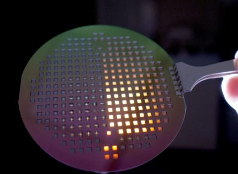One and four quadrant 10 micron thick silicon diode for synchrotron beam monitoring