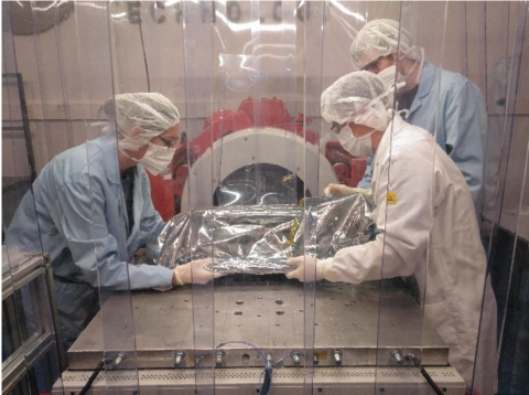 Vibration testing in ISO5 clean conditions
