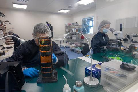  Smallsat integration in EMXys clean room facilitiy