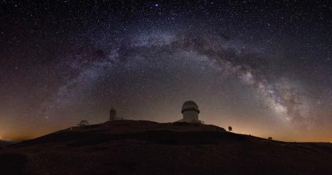 Night-time view of the Observatorio Astrofísico de Javalambre (OAJ, Credits: CEFCA / Óscar Blanco Varela)